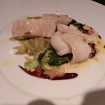 レストラン コバヤシ - シェフお勧め鮮魚の蒸し物とロースト 西洋ワサビ風味のレタス添え エシャロットのピュレ