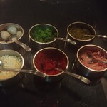 curry restaurant BRUNO - 薬味は、らっきょう、刻みピーマン、ピクルス、チーズ、福神漬、紅しょうがの6種類