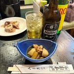 お通し(奥の写真はサービス)