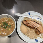 麺屋武蔵 虎嘯 - 全景です。虎嘯肉が圧巻です。