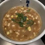 麺屋武蔵 虎嘯 - つけスープ。要するにこれが美味しいので何度もリピートしてしまいます。ちなみにスープ割はせずに、このまま飲み干します。