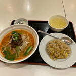 上海飯店 - 担々麺＆半炒飯。