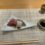 日本料理かわもと - 刺身　ヨコワ　ハリイカ　マナカツオ　紅芯大根