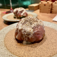 焼鳥  吉祥 - お通し(旬菜の生ハム包み)