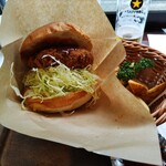 デリ and カフェ みつき - 箱根山麓豚メンチバーガーセット1150円