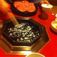 三嶋亭 本店 - シュガーをひくすき焼き、旨みコーティング