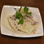 ワインバー バッカス - 人気のマヨネーズを使わない、いぶりがっこ入りポテサラ（８５０円）２０２３年１月