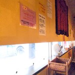 アジアンスープカリー べす - 2023/1  店舗内観(テーブル席)