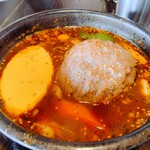 アジアンスープカリー べす - 2023/1  BIGハンバーグカリーは大きいです