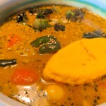 アジアンスープカリー べす - 2023/1  イエロースープはエスニック感がハンパない