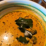 アジアンスープカリー べす - 2023/1  大きなローリエがエスニックを演出してくれます