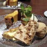 Bistro Refectorium - スペシャルデザートの盛り合わせ