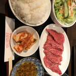 Sutamina Yakiniku Niku Desumida - 