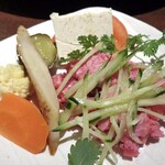 Bistro Refectorium - ピクルス ＆ カプレーゼ ＆ 鶏ササミのタブレ（取り分けました）