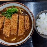めん処 岡山 - かつカレーうどん(800円)+ミニご飯(無料)