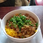 マガリーダッタ - ちょっとしてないご飯 乗ってる肉がカレー味