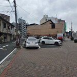 Ichikawa - お店駐車場