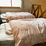 湯元館 - 寝室はメゾネットタイプ　写ってないけどテレビとマッサージ機もある