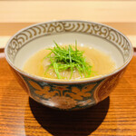 おにく 花柳 - ◆焚き合わせ
      ☆和牛の柚子肉饅頭　フカヒレ餡掛け