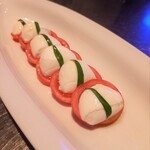 東京オイスターバー - トマトとモッツァレラチーズ
