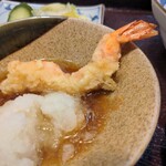 天ぷら食堂 田丸 - 天つゆに入れた海老