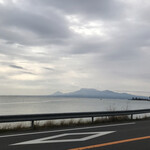 小長井町漁協直売所 - ☆直売所からは、雲仙普賢岳が眺めます