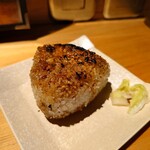 炭火焼鳥と水炊き 五郎一 - 焼きおにぎり(タレ)