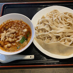 Jikasei Udon Udokichi - 赤肉汁うどん　辛さ増し　田舎麺
