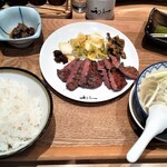 Gyutan Sumiyaki Rikyuu - 牛たん定食３枚６切れ2,409円