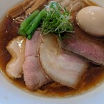 たかのちゅめ - チャーシュー4種  。  上から  ローストビーフ(もも肉)•豚バラ•豚肩ロース•鶏むね肉。