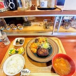 ち～家食堂 - オリジナルハンバーグ定食　880円