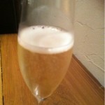 ビストロ・オー・ド・スルス - スパークリングワインもランチは５００円