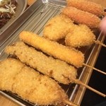 まるりゅう - 串揚げ。玉ねぎ、赤ウィンナー、チーズ…あと忘れる