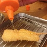 まるりゅう - 串揚げ。カマンベールチーズは、ハチミツで。