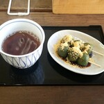 Otensu Chaya - ほうじ茶とお天守団子：300円