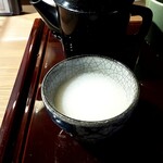 十割手打 そば処 百百百百 - 蕎麦湯は、どろっとポタージュ状。