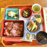 昭和モダン珈琲 茶楽音。 - ローストビーフ膳ランチ(¥2200)