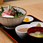 お食事処 蓬莱島 - マグロのたたき 山かけ三色丼