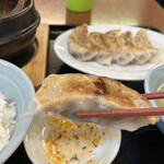 中国料理 東昇餃子楼 - ひと口でパクり。