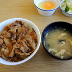 松屋 - 牛めしミニ(230円)　お味噌汁付き　(＋お新香セット(生卵を選択)120円)