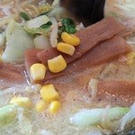 サッポロラーメン羆由良店 - シンプル味噌ラーメンのトッピング