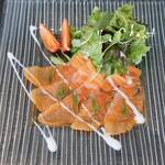 ル　シャン  - 自家製スモークサーモン