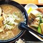 Ramen Hourai - 全体はこんなふうですよー！