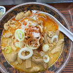 もつ煮屋 日の出食堂 - 一味をかけて