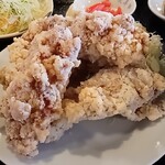 東平軒 - 鶏の唐揚げ アップ