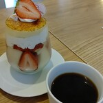 ロジエ 本店 - いちごと洋なしのブリュレパフェのセット1,700円