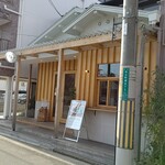 ロジエ 本店 - 古民家リノベの店構え