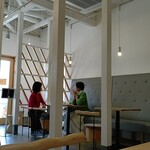 ロジエ 本店 - 洗礼された店内