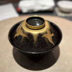 ことわりをはかるみせ ばんどう - 富士山、鷹、蓋を開けると茄子のめでたい骨董のお椀