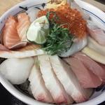 マルトモ水産 鮮魚市場 - 海鮮丼